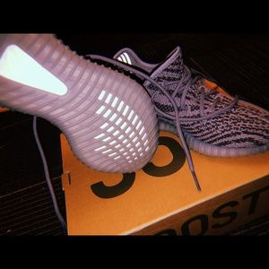YEEZY BELUGA 2.0